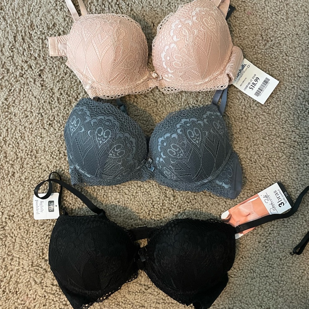 New with Tags 3 pack of lightly padded Lacey bras 34B